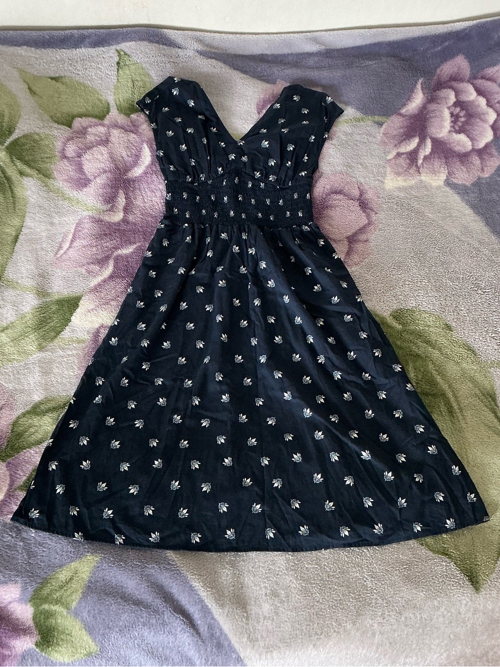 Old Navy Petite Waist-Defined Midi Dress - Picture 4 of 12